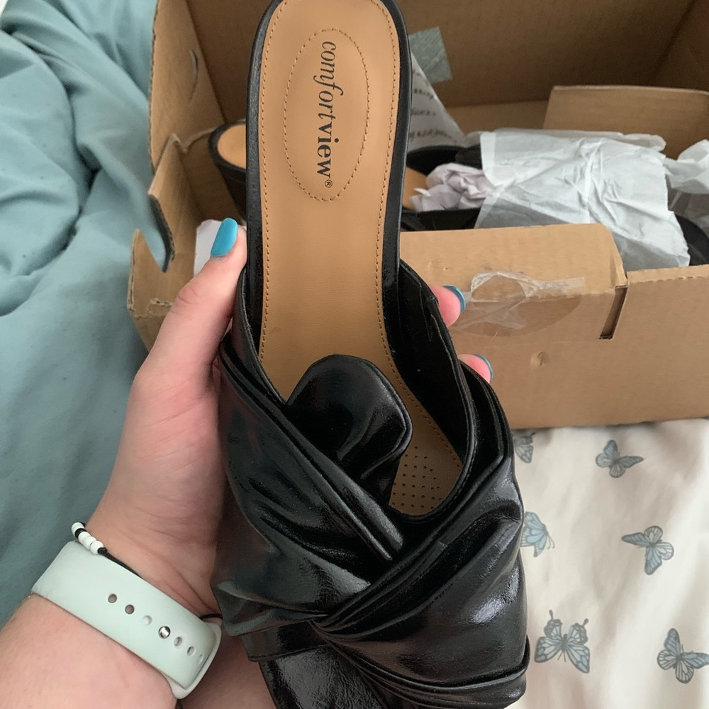 Black heel sandals
